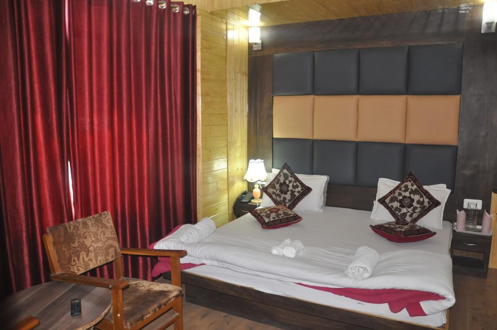 Hotel Azad Durgjan Exterior photo