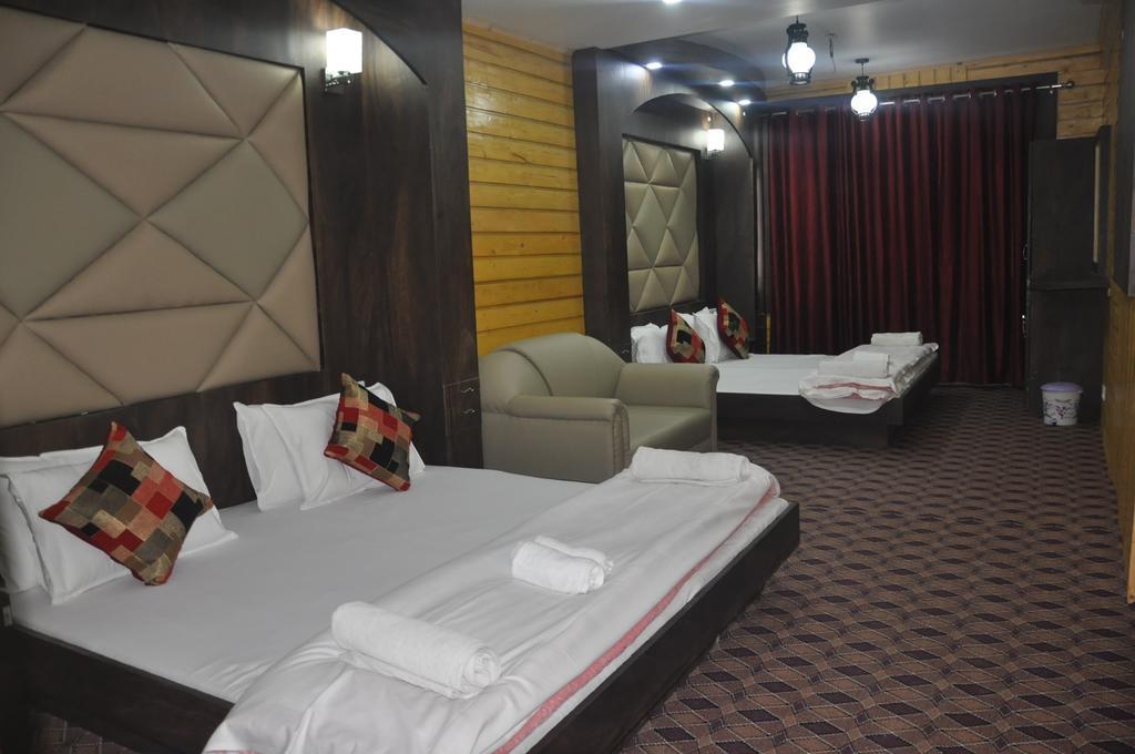 Hotel Azad Durgjan Exterior photo
