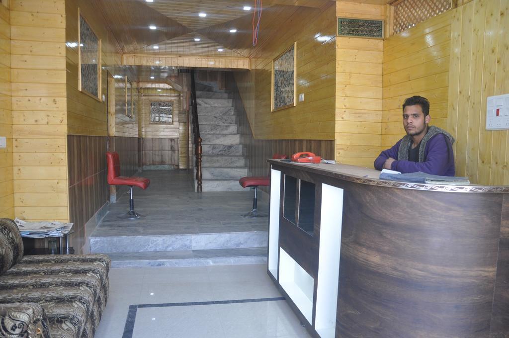 Hotel Azad Durgjan Exterior photo