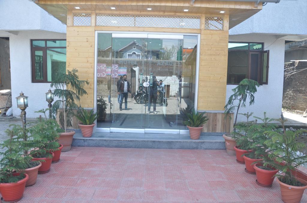 Hotel Azad Durgjan Exterior photo
