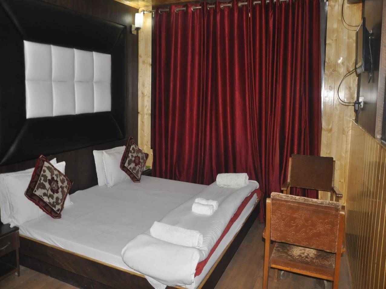 Hotel Azad Durgjan Exterior photo