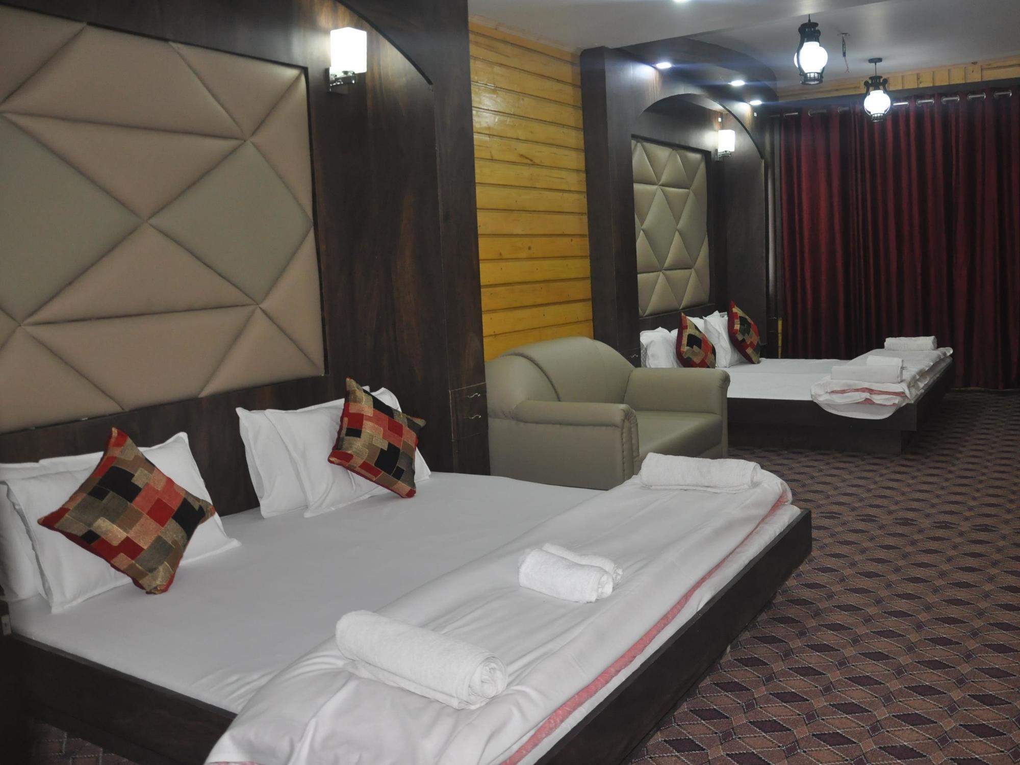 Hotel Azad Durgjan Exterior photo